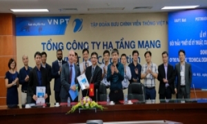 19/04/2017 Tham dự lễ ký hợp đồng gói thầu lớn của VNPT.NET
